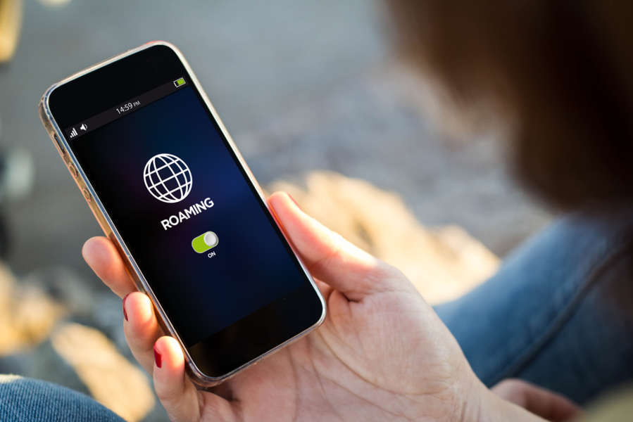 Movil con la itinerancia de datos activada y el roaming