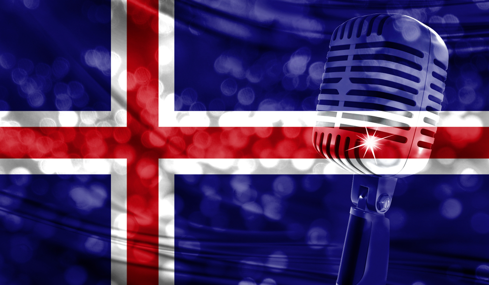 bandera de islandia con microfono representando al país en Eurovision